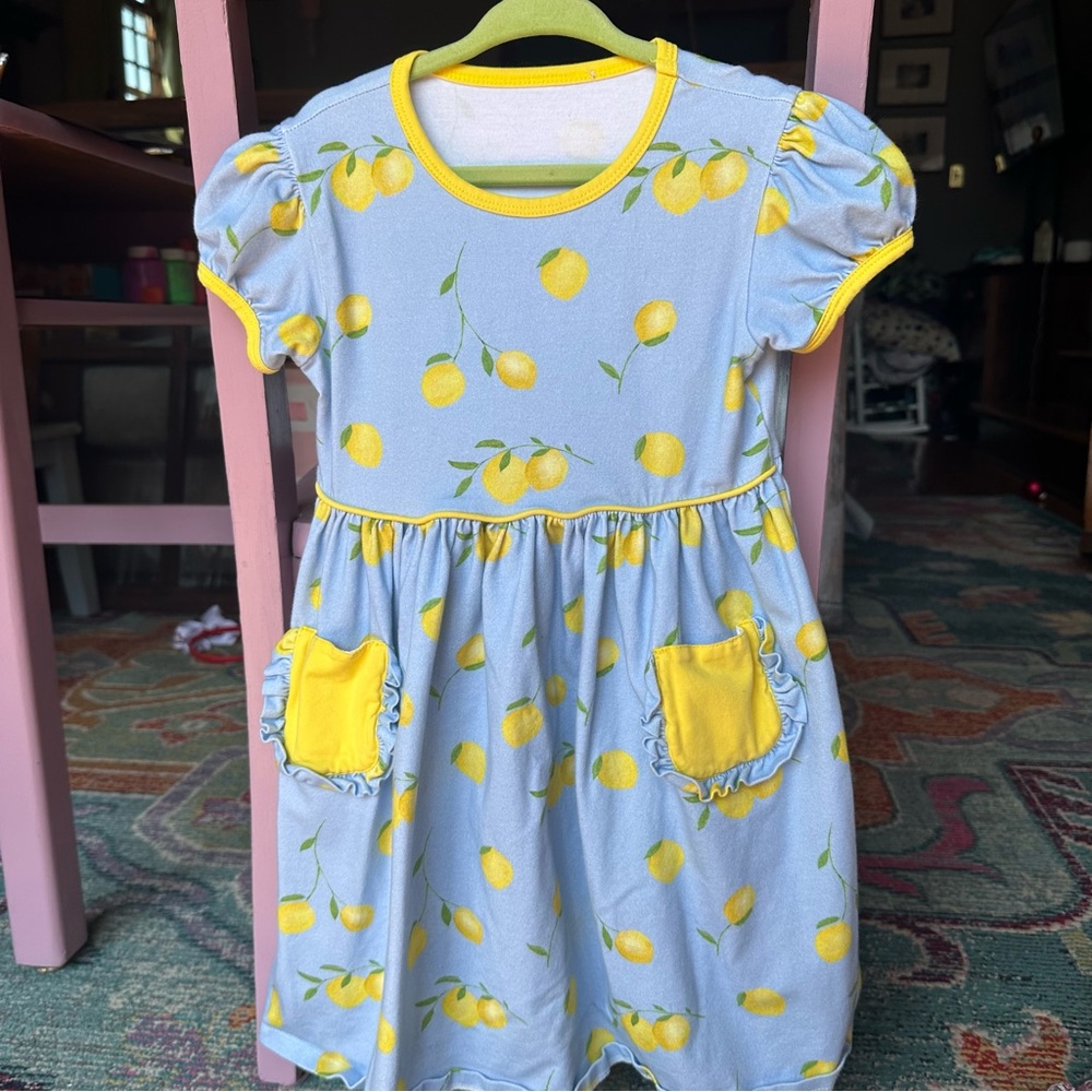 Charming Lemon Print Kids Dress with Yellow Highlights